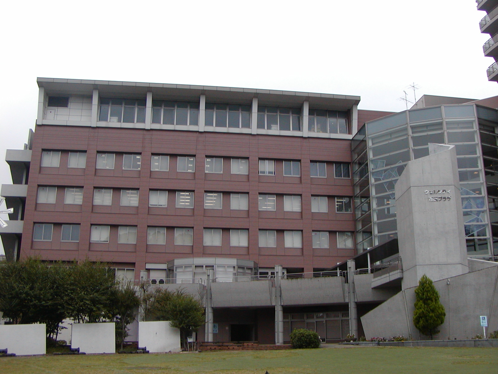 複合ビルや高齢者住宅施設の設備機器を24時間体制で管理